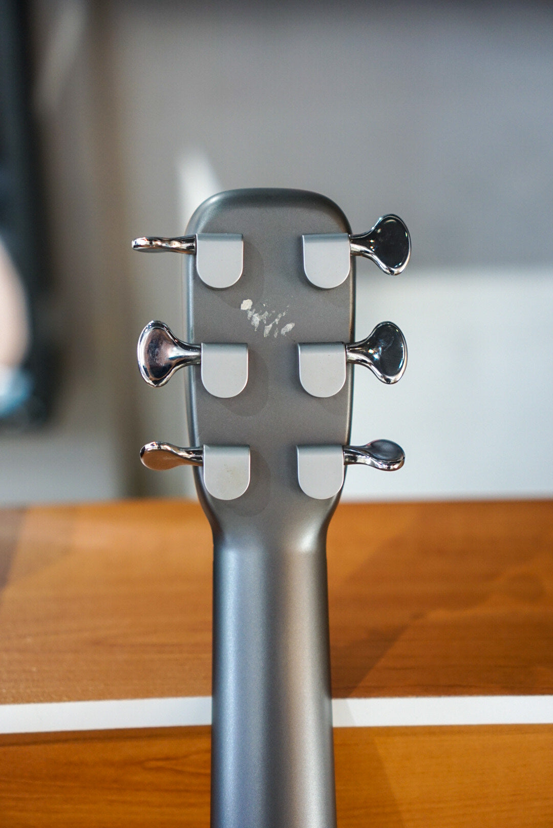 SmartGuitar LAVA ME 3 with HILAVA Operation System