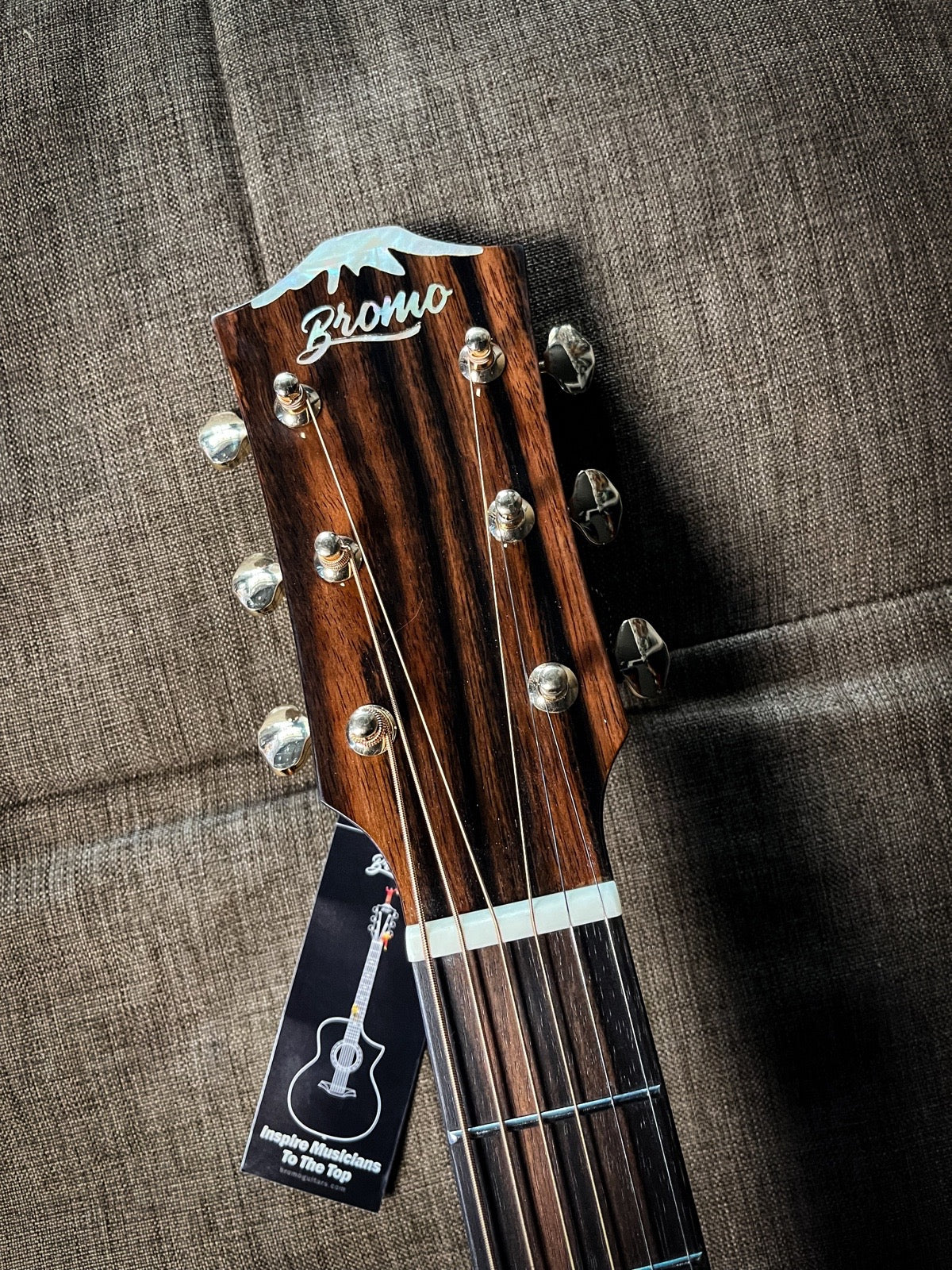 BROMD GRAND-AUDITORIUM FISHMAN SONITONE PICKUPS STEM, TOP VINTAGE TONE W/ HEAVY DURKEAG, NATURAL