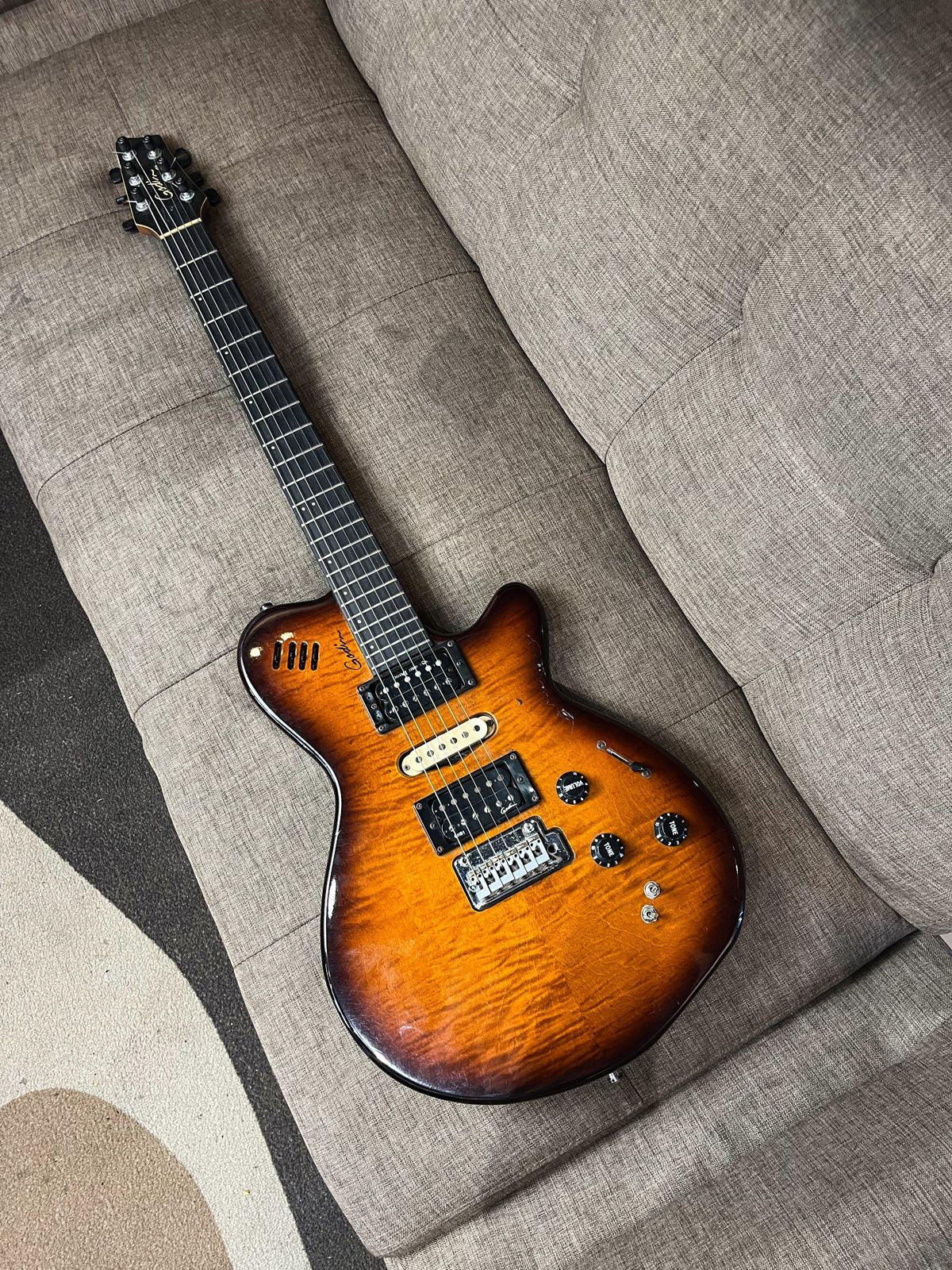 Godin XTSA Piezo & Midi