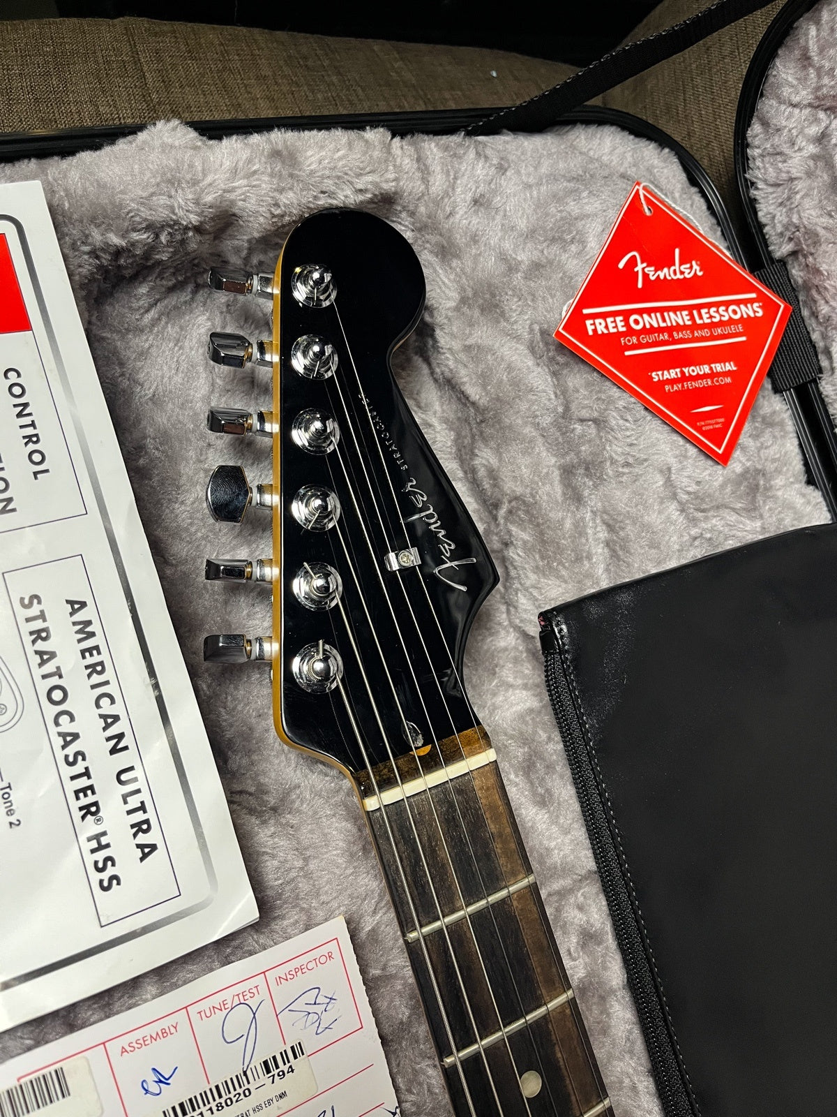 Fender Limited Edition American Ultra Stratocaster HSS Flame Maple Top Denim Burst