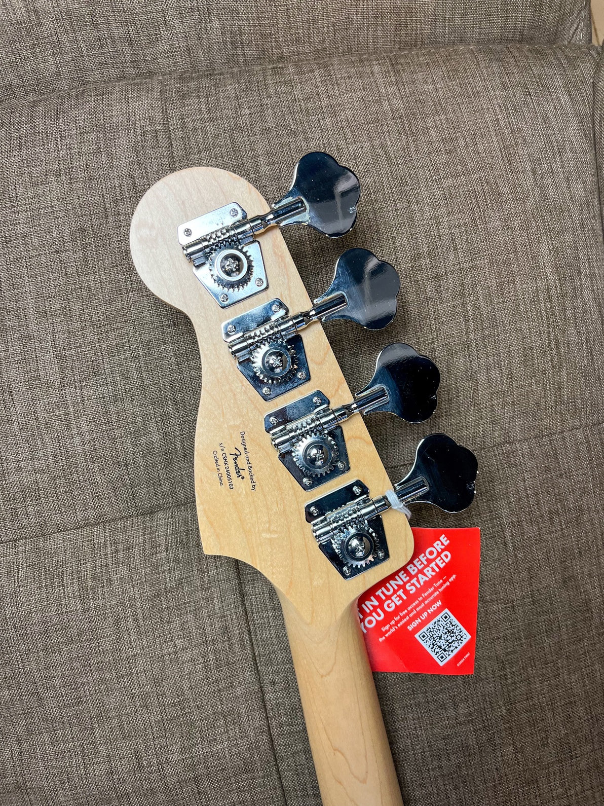 SQUIER DEBUT SERIES PRECISION BASS, LAUREL FB, 2 COLOUR SUNBURST