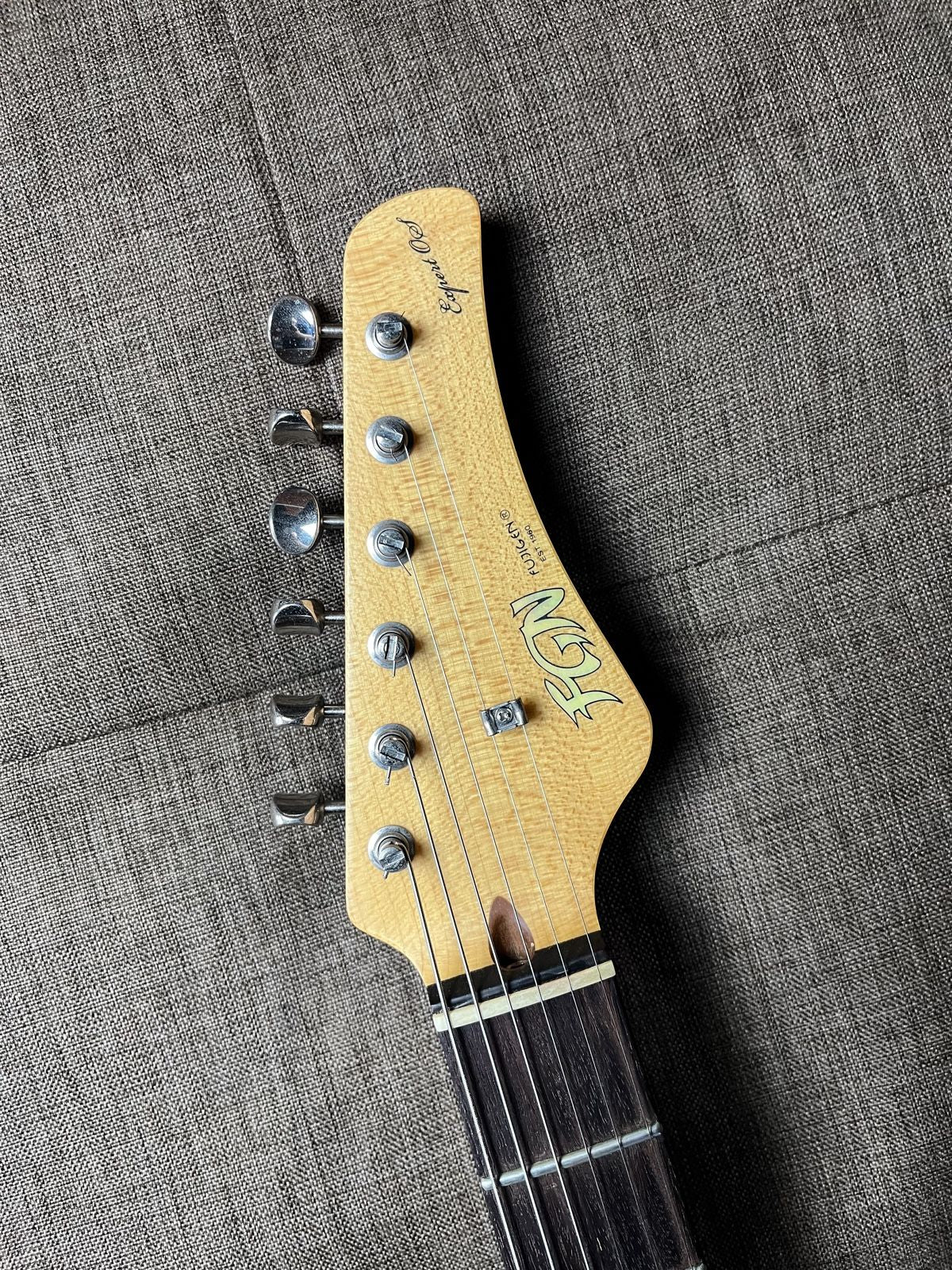 Fgn expert odessey eos antique white