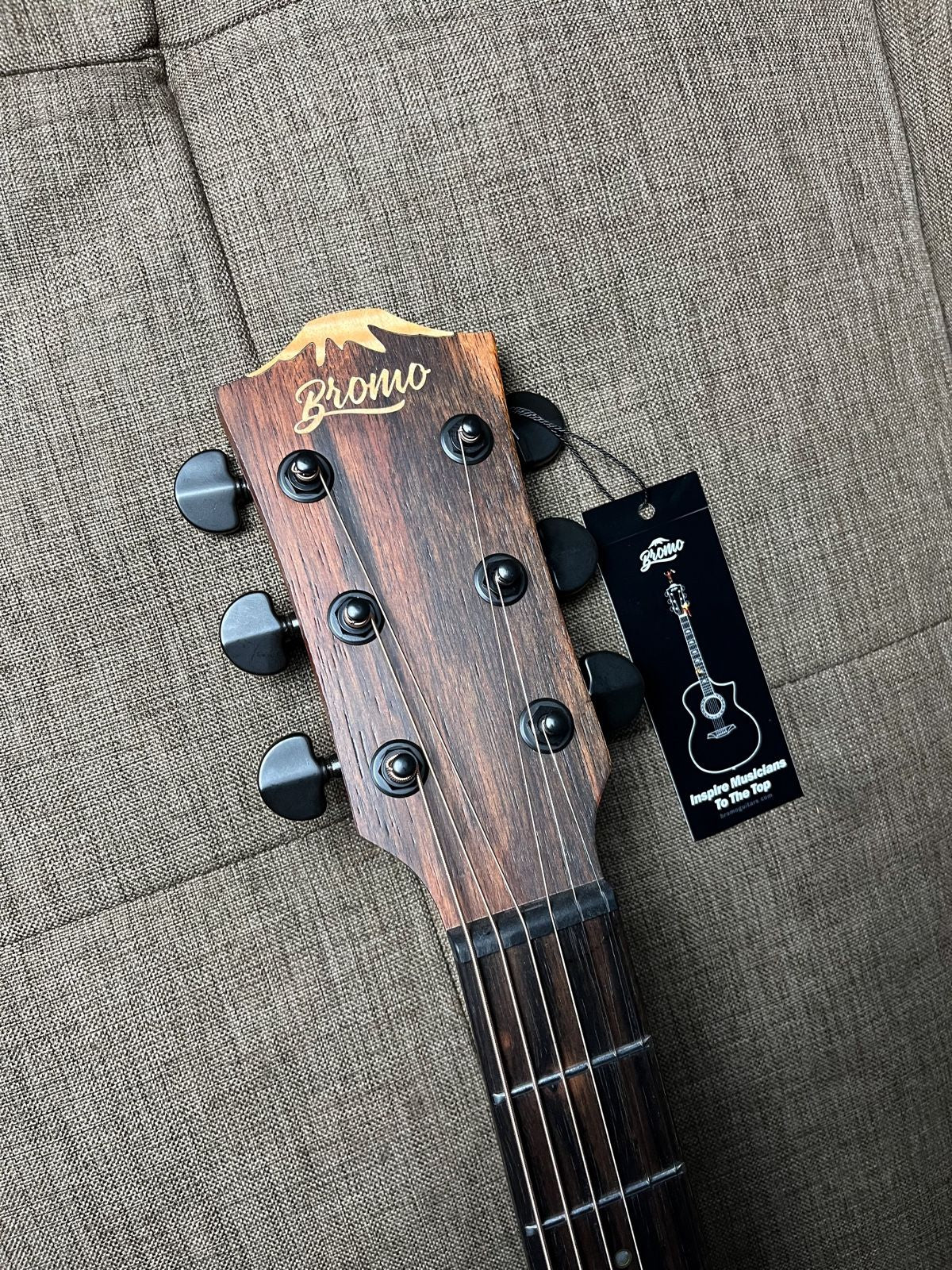 Bromo Auditorium Guitar BAT2CE
