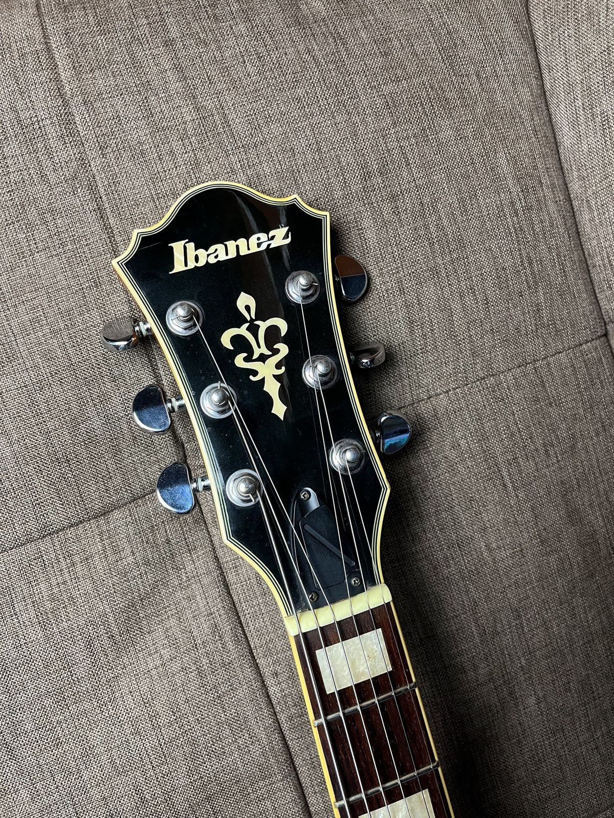 Ibanez akj 95