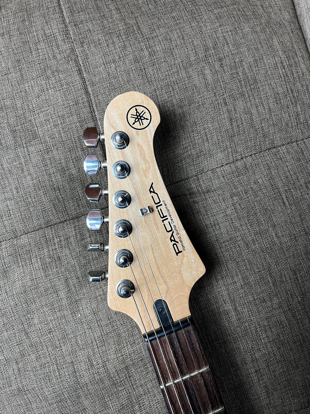 Yamaha Pasifica 112J