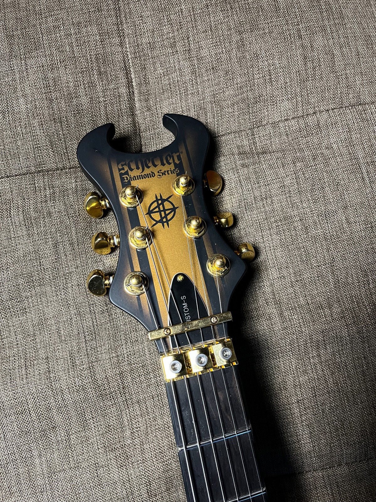 Schecter synyster gates custom s gold burst