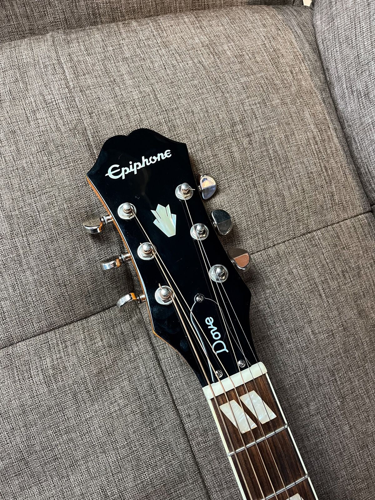 Epiphone Dove Studio