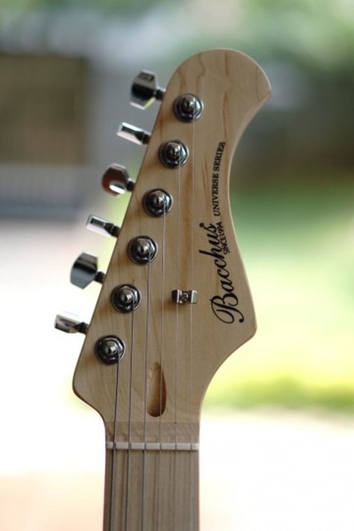 BACCHUS UNIVERSE BST - 1R White