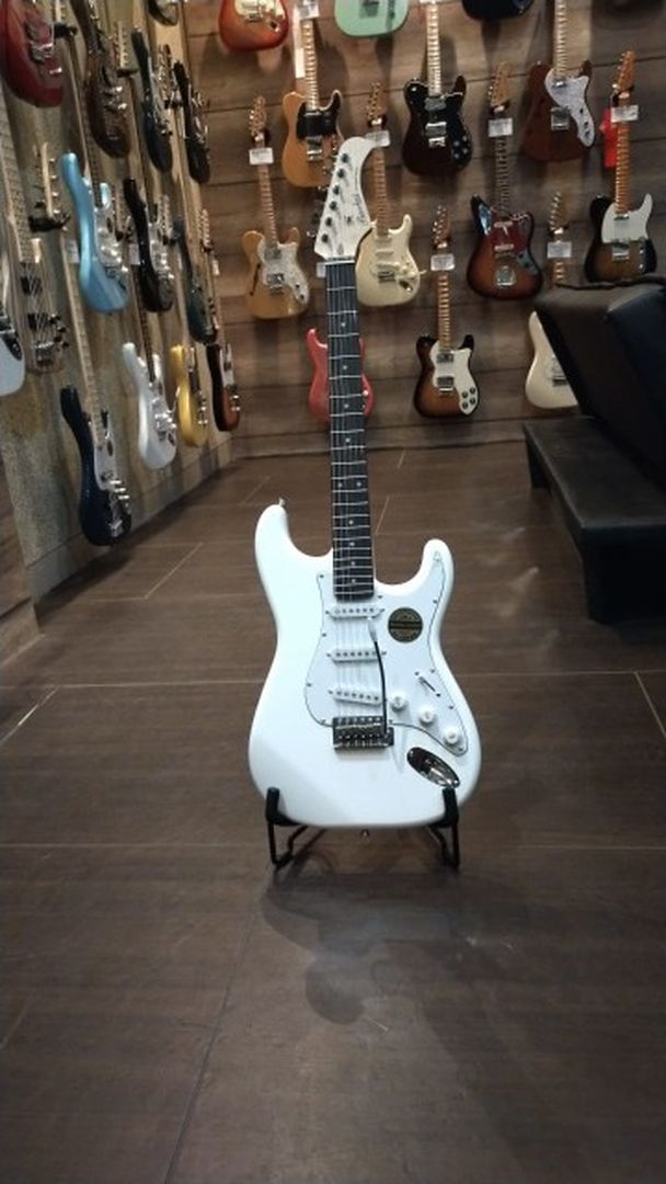 Bacchus Universe BST 1R Solid White