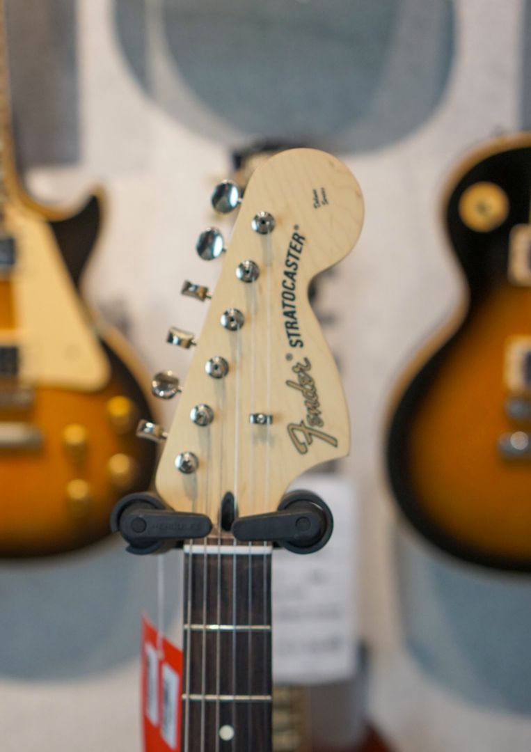 Fender Limited Edition Tom DeLonge Stratocaster Daphne Blue