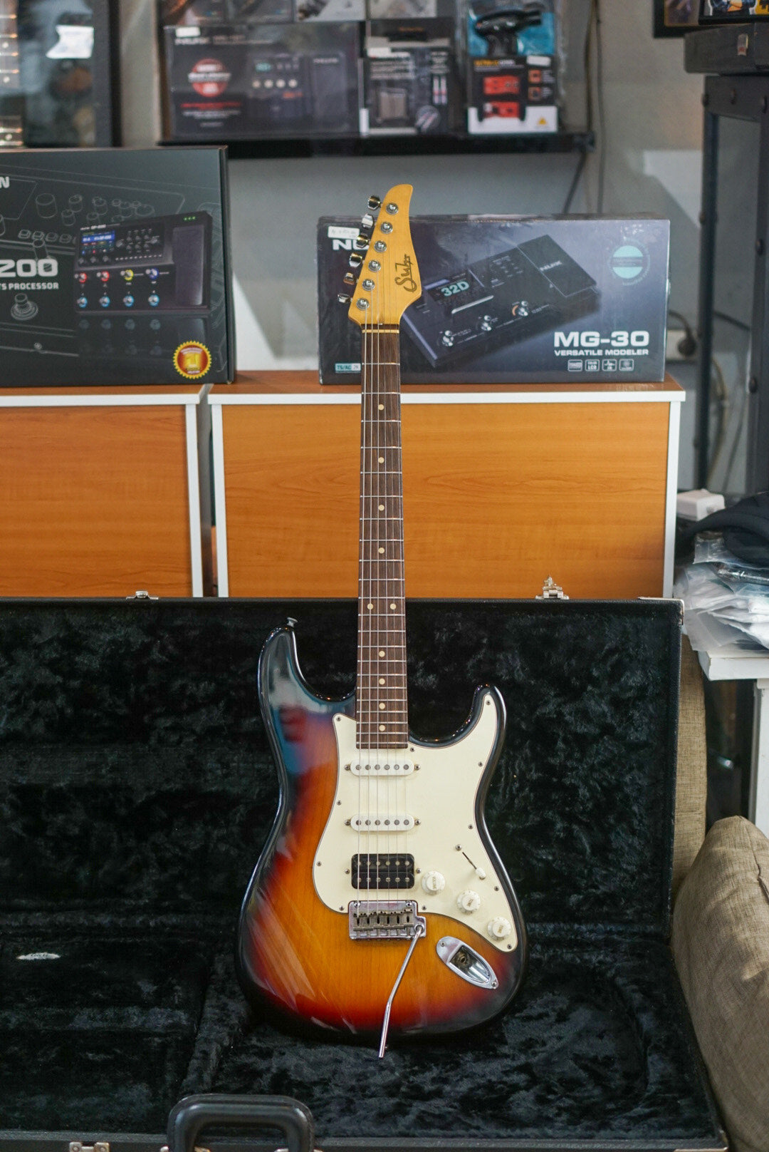 Suhr Classic Pro HSS Sunburst