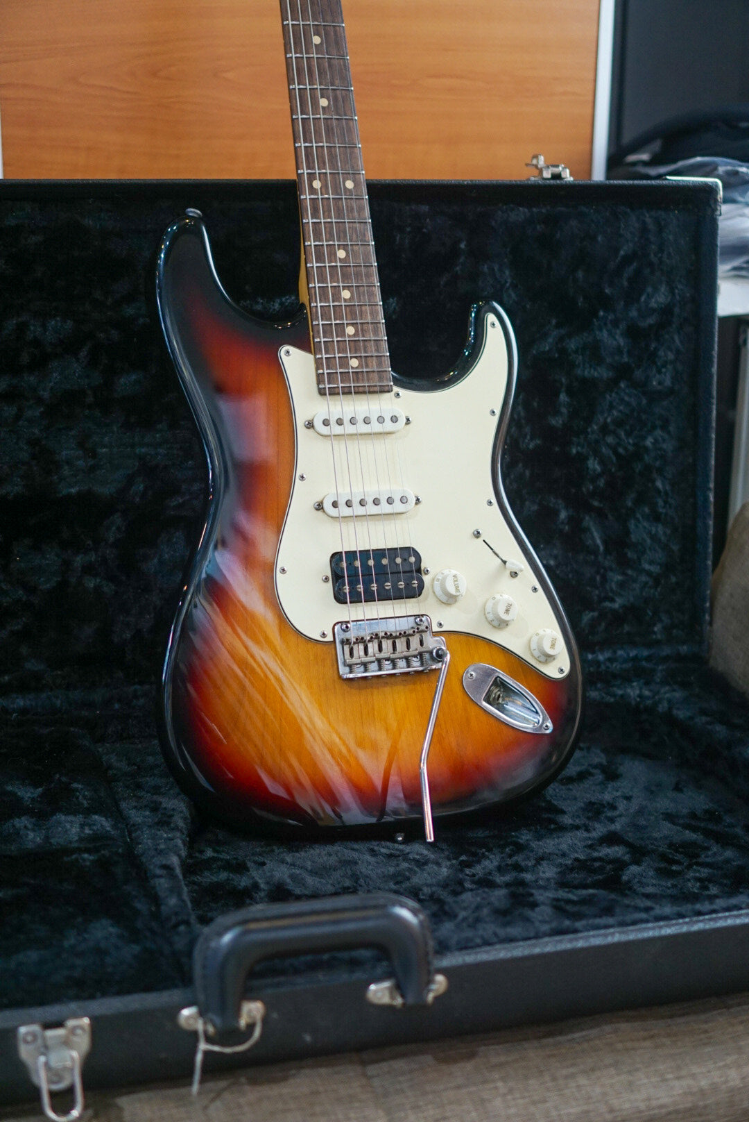 Suhr Classic Pro HSS Sunburst