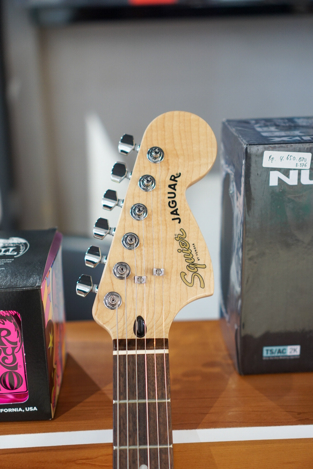 Squier Affinity Series Jaguar Laurel FB 3-Color Sunburst