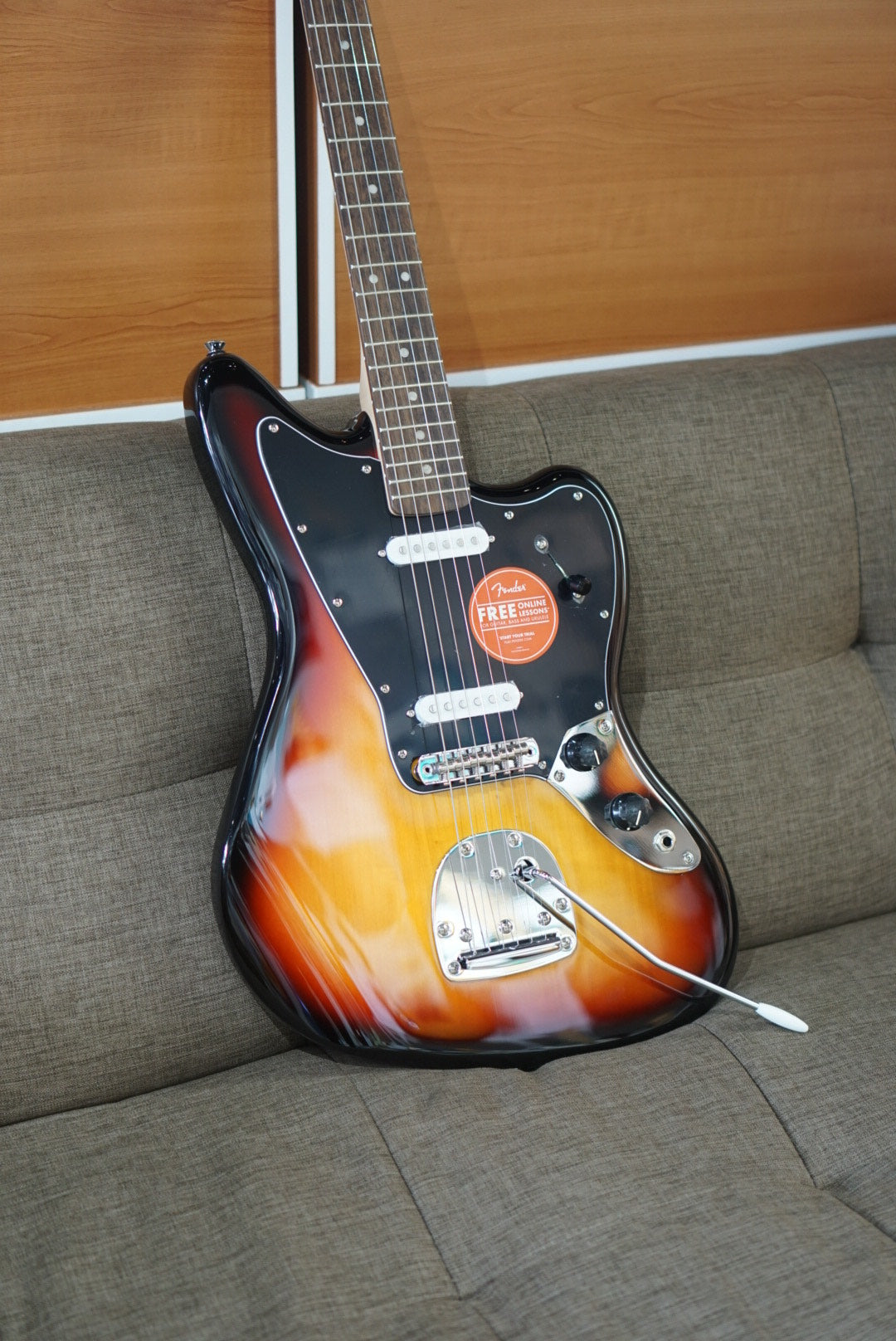 Squier Affinity Series Jaguar Laurel FB 3-Color Sunburst