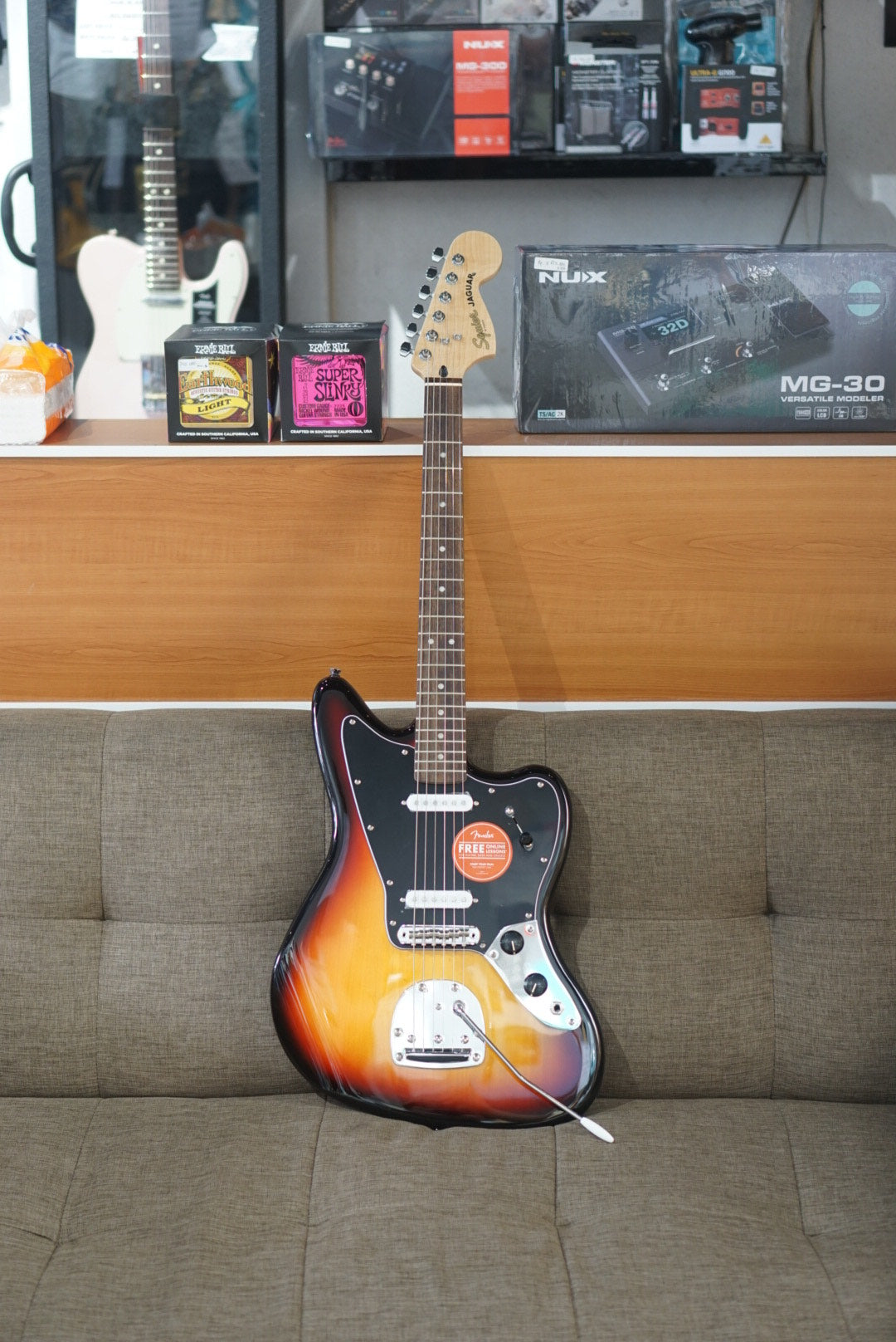 Squier Affinity Series Jaguar Laurel FB 3-Color Sunburst