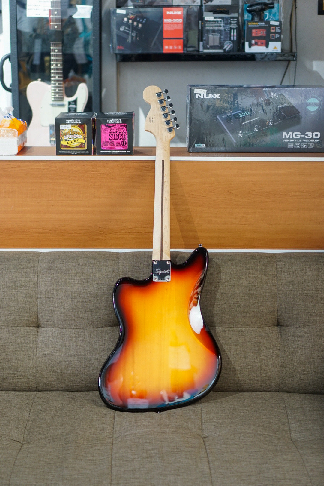 Squier Affinity Series Jaguar Laurel FB 3-Color Sunburst