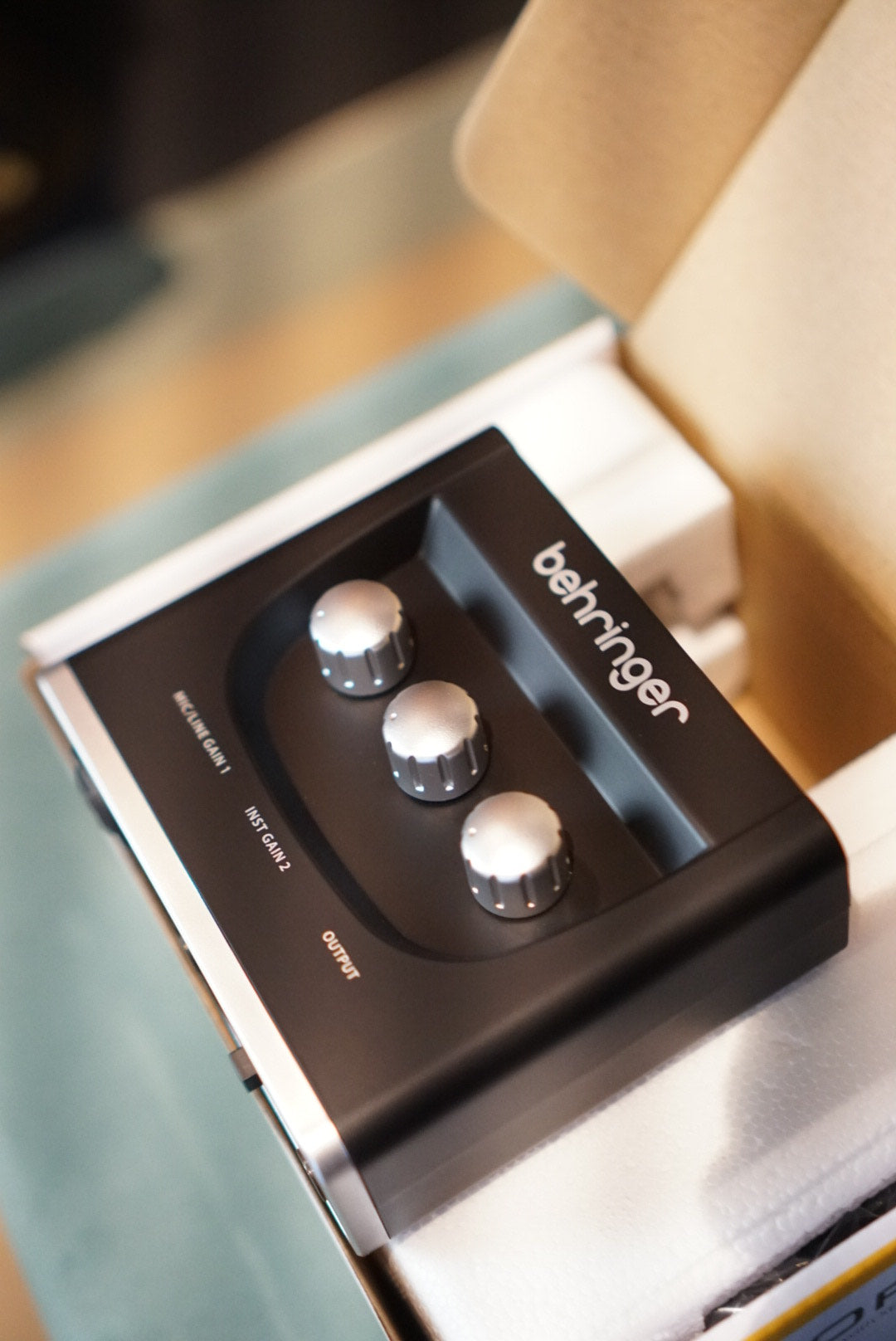 Behringer U-Phoria UM2