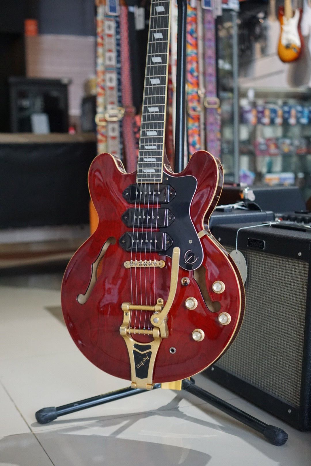 Epiphone Limited Edition Riviera P93