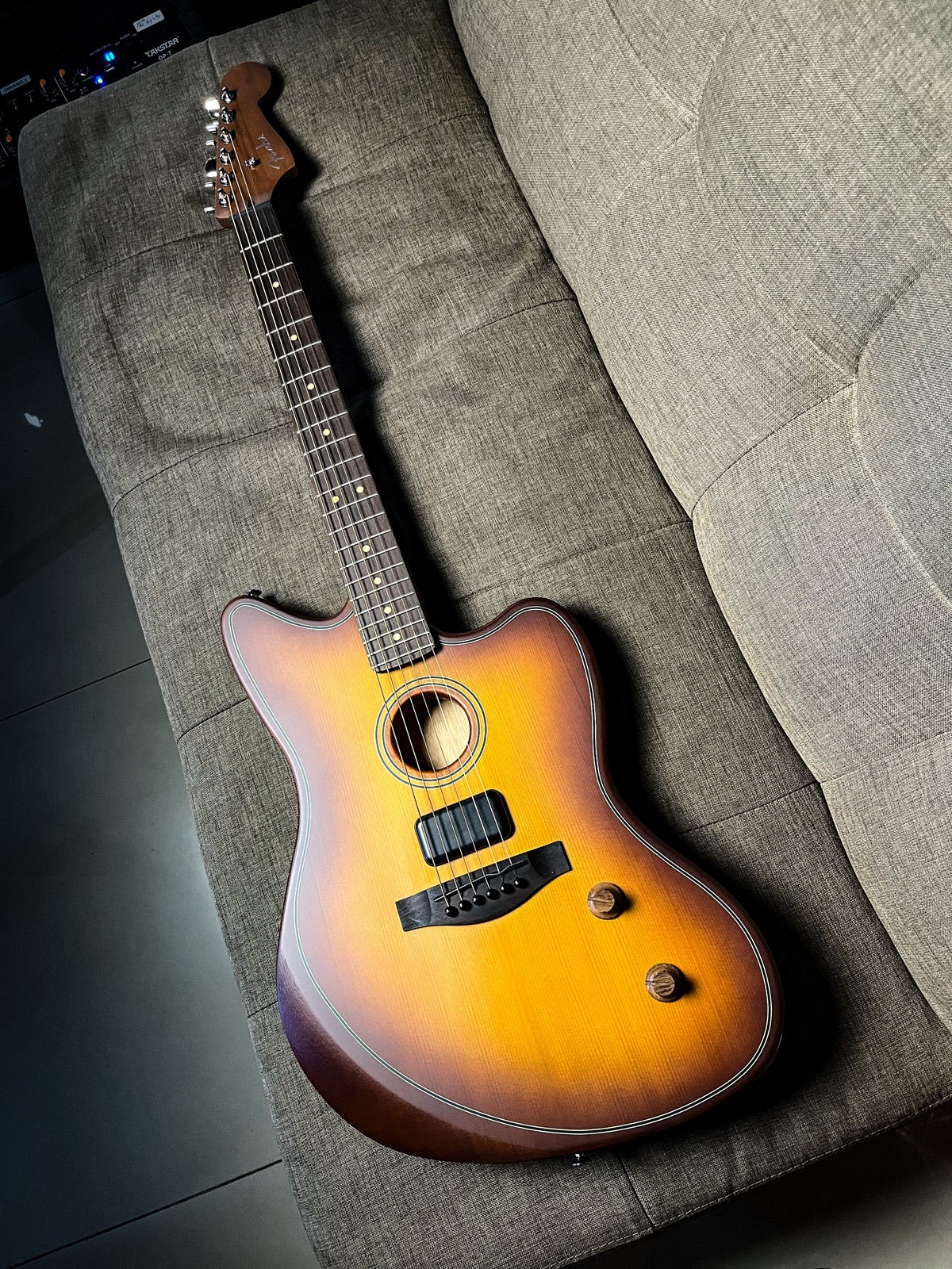 Fender Acoustasonic Jazzmaster Honey Burst