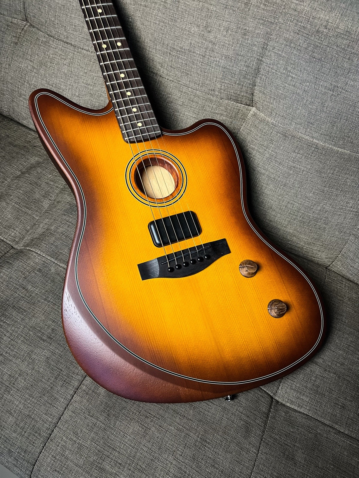 Fender Acoustasonic Jazzmaster Honey Burst