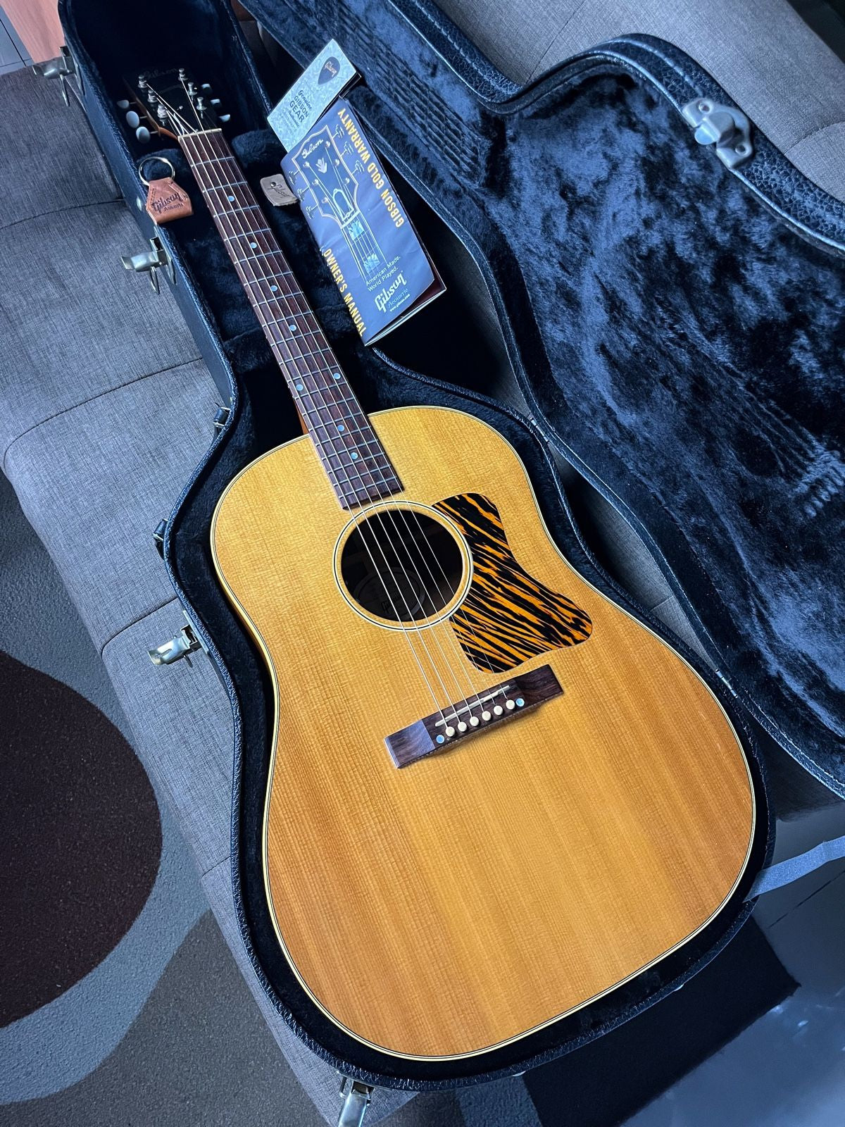 Gibson montana J35 Reissue Made in usa