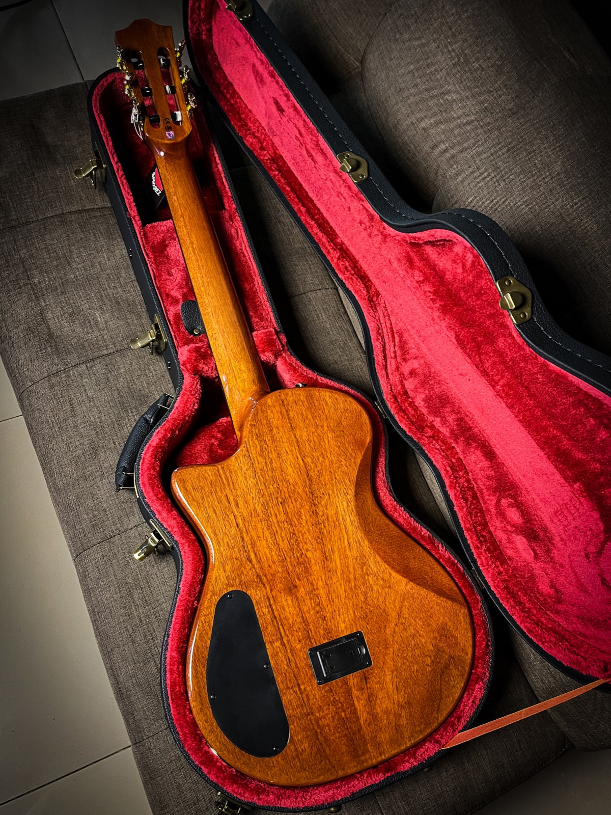 BROMO PUSION CRAFT HOLLOW BODY, NYLON STRINGS HYBRID PICK UP SYSTEM ROBUST MAHOGANY NECK ARCHED TOP HARD SHELL CASE