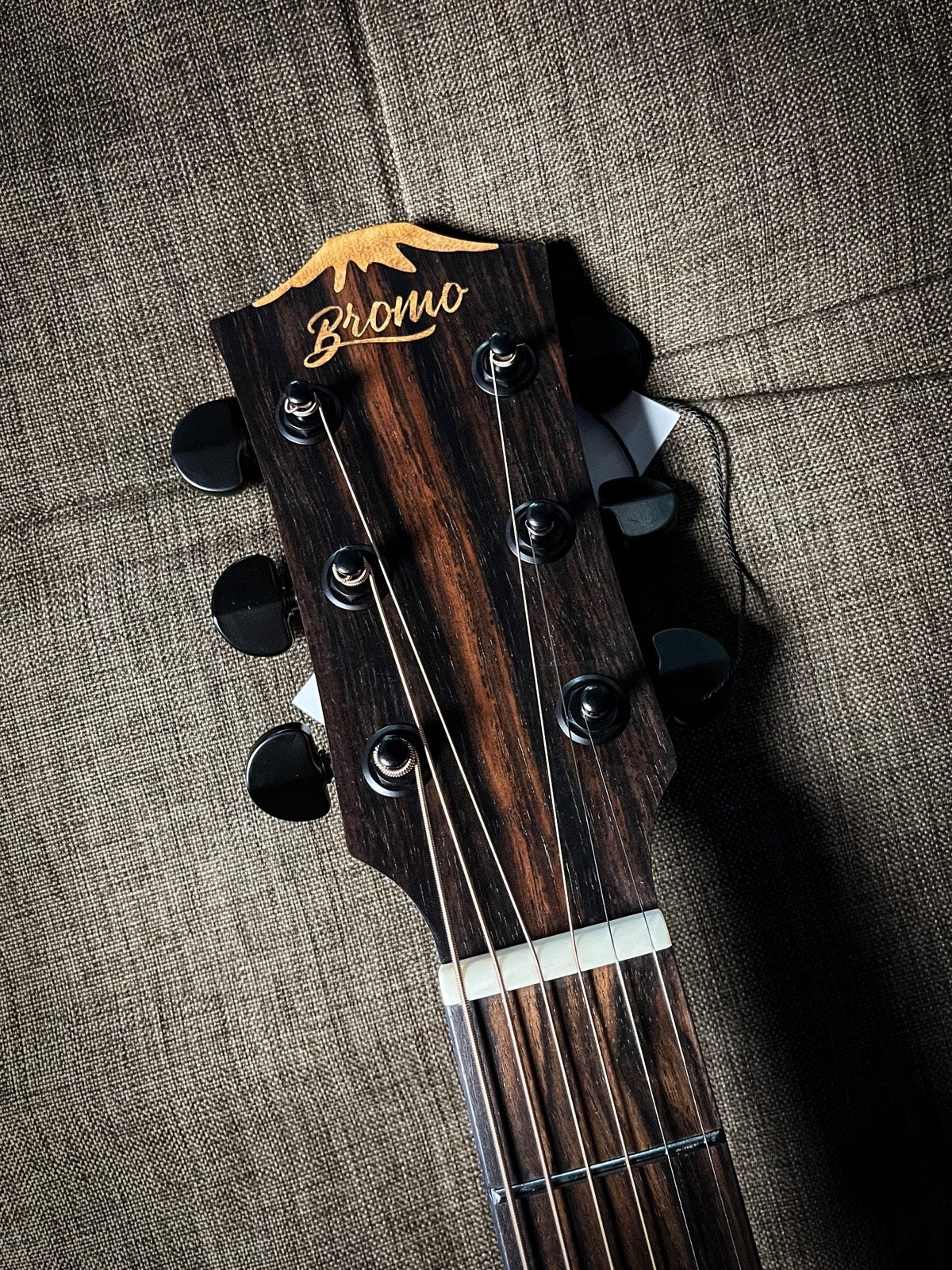 BROMO DREADNOUGHT, PLASTIC CUITAR, NATURAL, SOLID SRUCE TOP