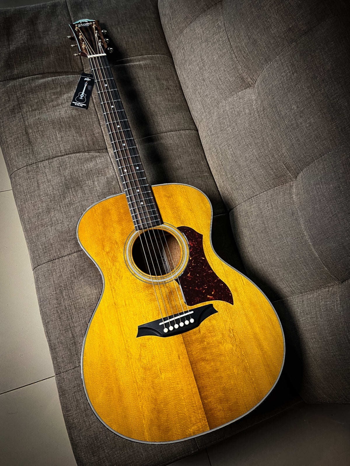BROMD GRAND-AUDITORIUM FISHMAN SONITONE PICKUPS STEM, TOP VINTAGE TONE W/ HEAVY DURKEAG, NATURAL