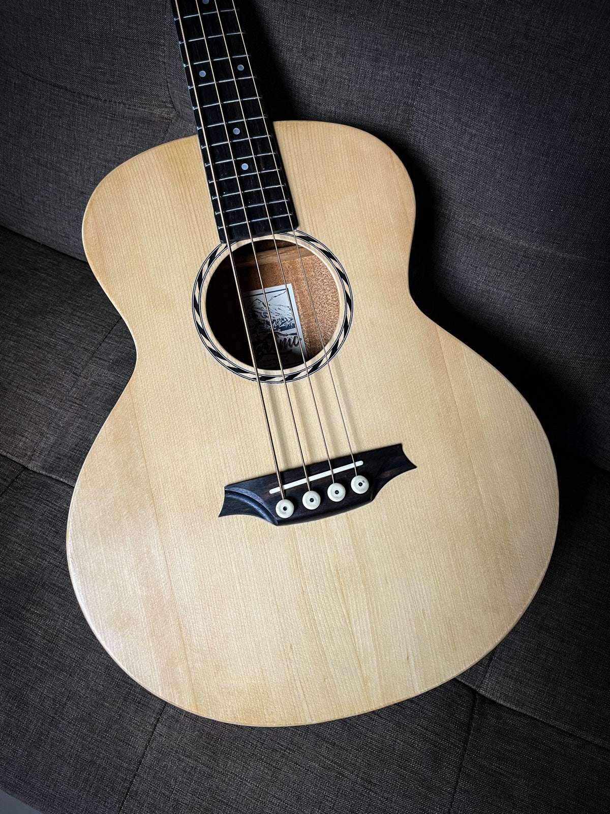 BROMO MINI JUMBO BASS, SOLID SPRUCE YOP, 4 STRINGS, W/ FISHIMAN SONITONE PICUP, W/BAG, NATURAL
