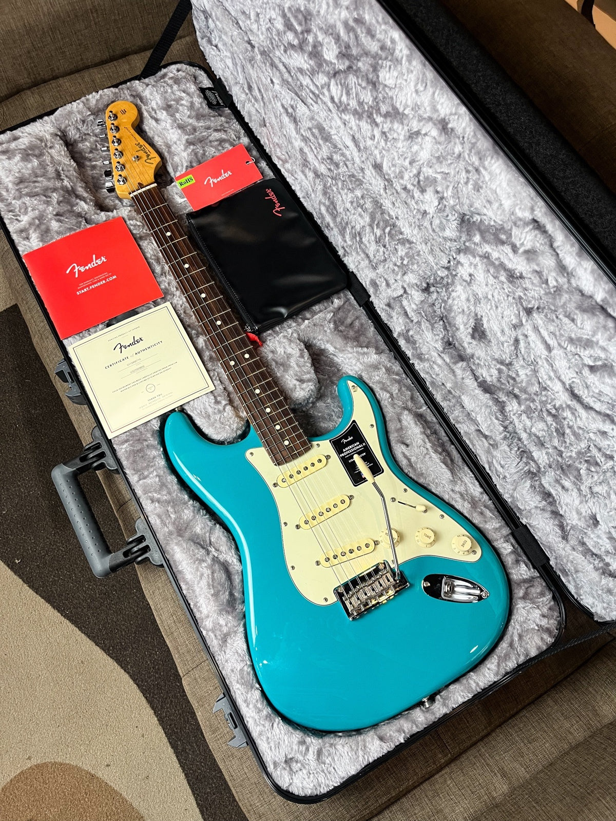FENDER STRATOCASTER AMERICAN PROFESSIONAL MIAMI BLUE II