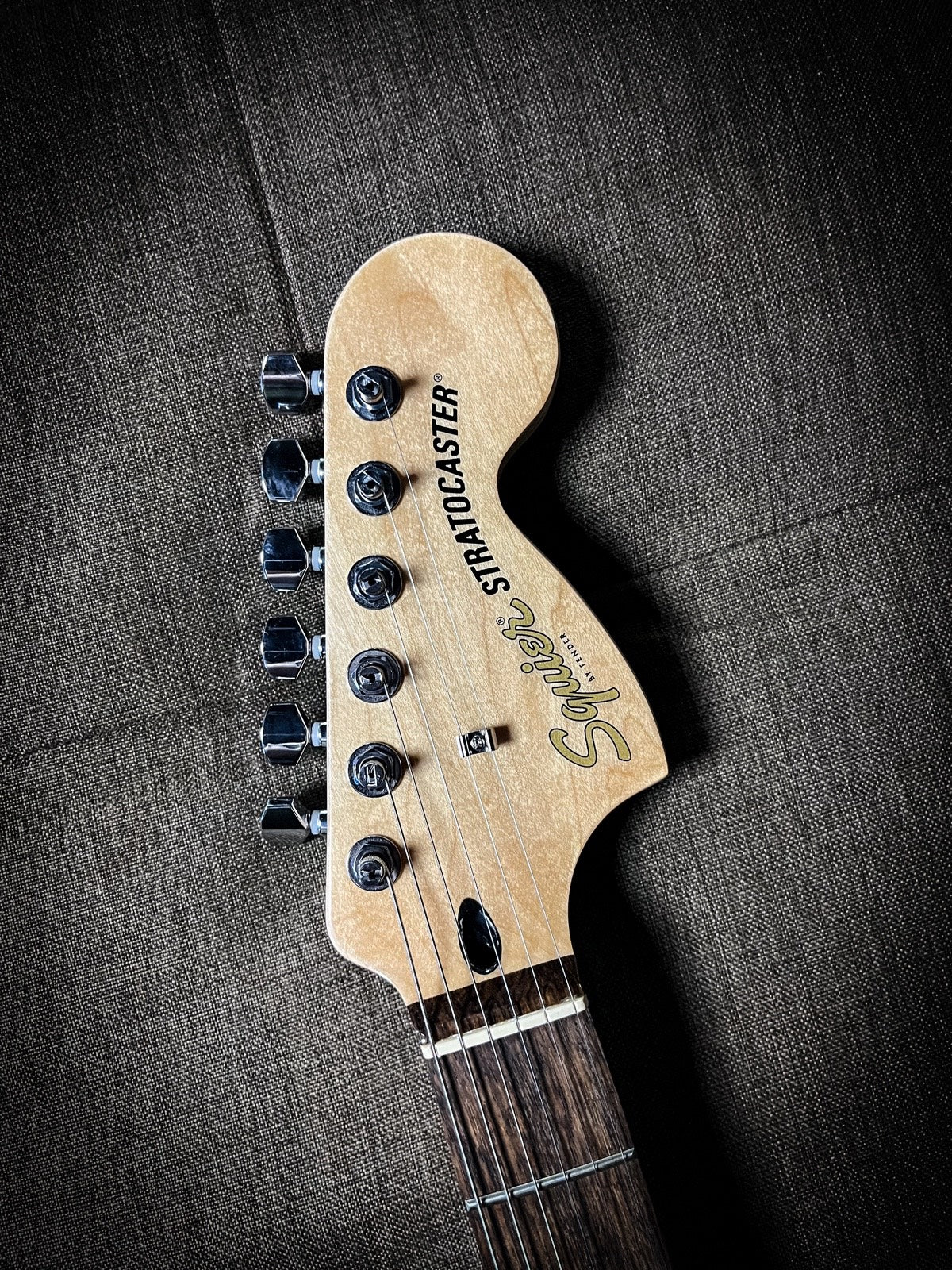 Squier FSR Affinity Series Stratocaster Guitar w/White Pearloid Pickguard,Laurel FB, Surf