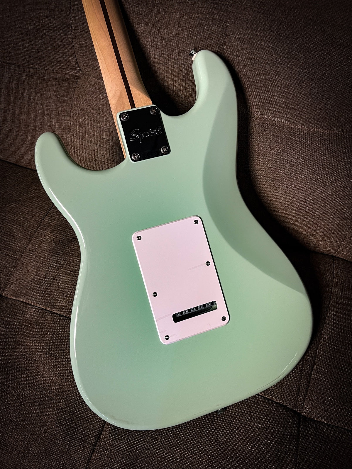 Squier FSR Affinity Series Stratocaster Guitar w/White Pearloid Pickguard,Laurel FB, Surf