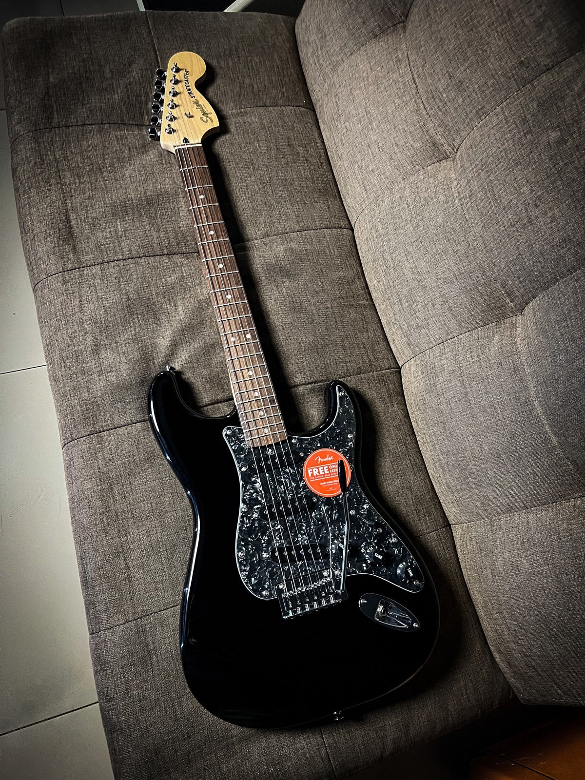Squier FSR Affinity Series Stratocaster Electric Guitar w/Black Pearloid Pickguard, Laurel FB, Black
