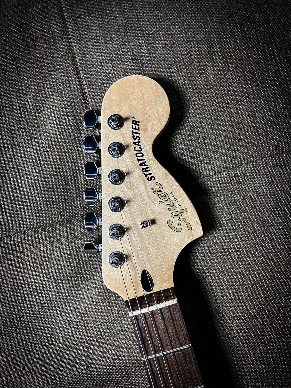 Squier FSR Affinity Series Stratocaster Electric Guitar w/Black Pearloid Pickguard, Laurel FB, Black