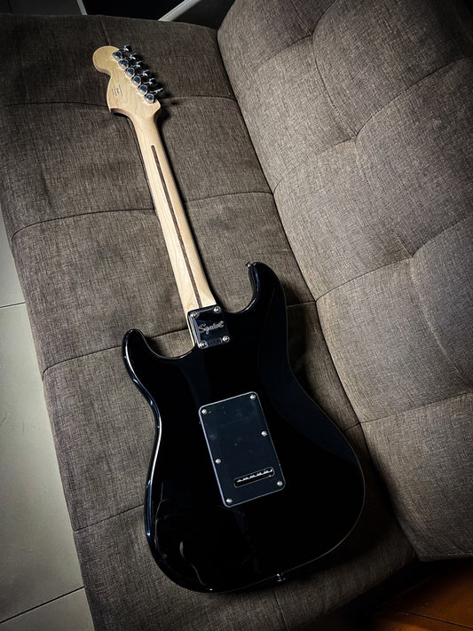 Squier FSR Affinity Series Stratocaster Electric Guitar w/Black Pearloid Pickguard, Laurel FB, Black