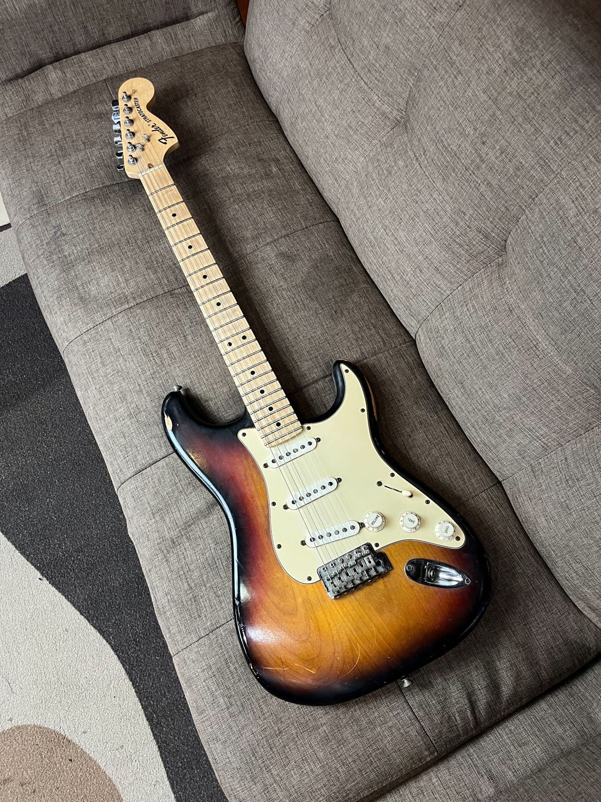 Fender Stratocaster Highway One Sunburst Relic