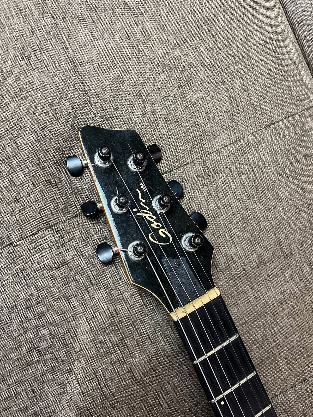 Godin XTSA Piezo & Midi