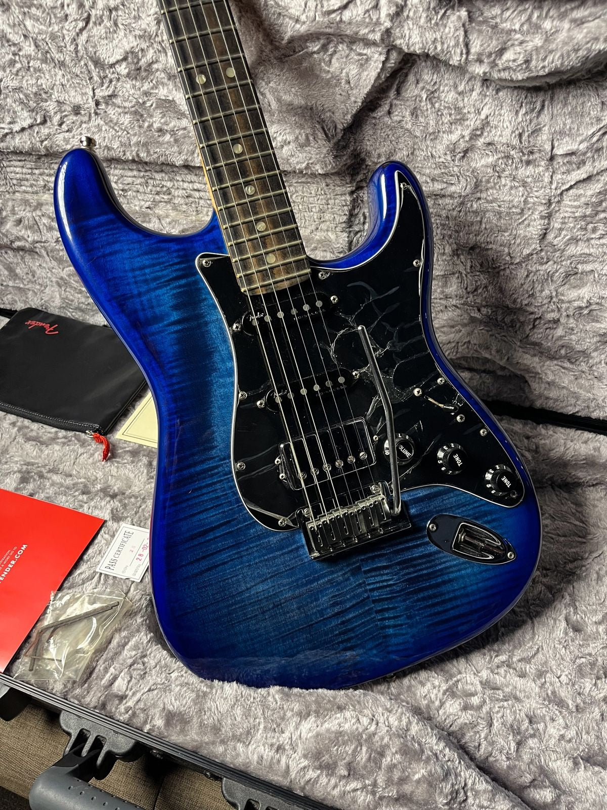 Fender Limited Edition American Ultra Stratocaster HSS Flame Maple Top Denim Burst