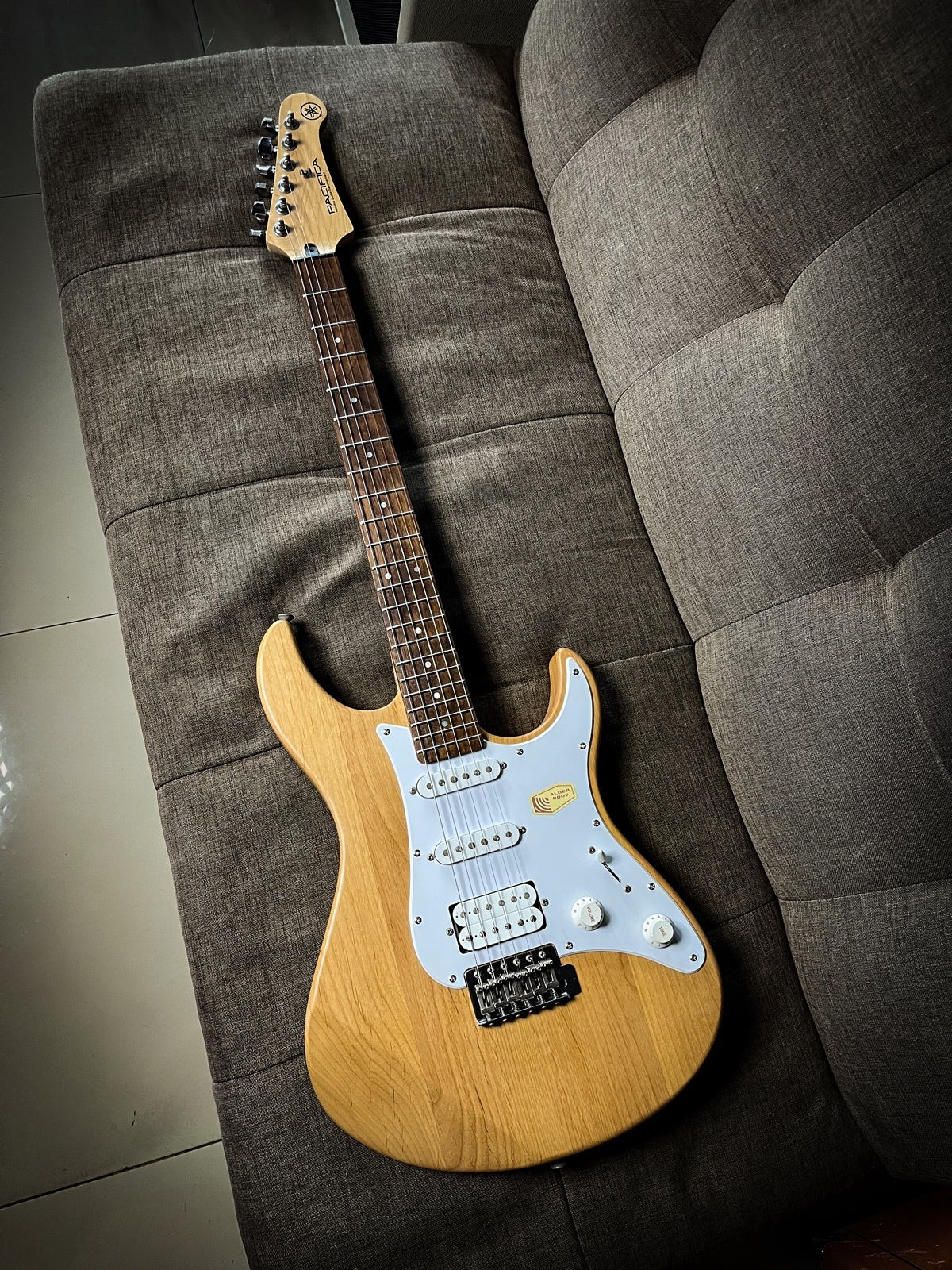 Yamaha Pasifica 112J