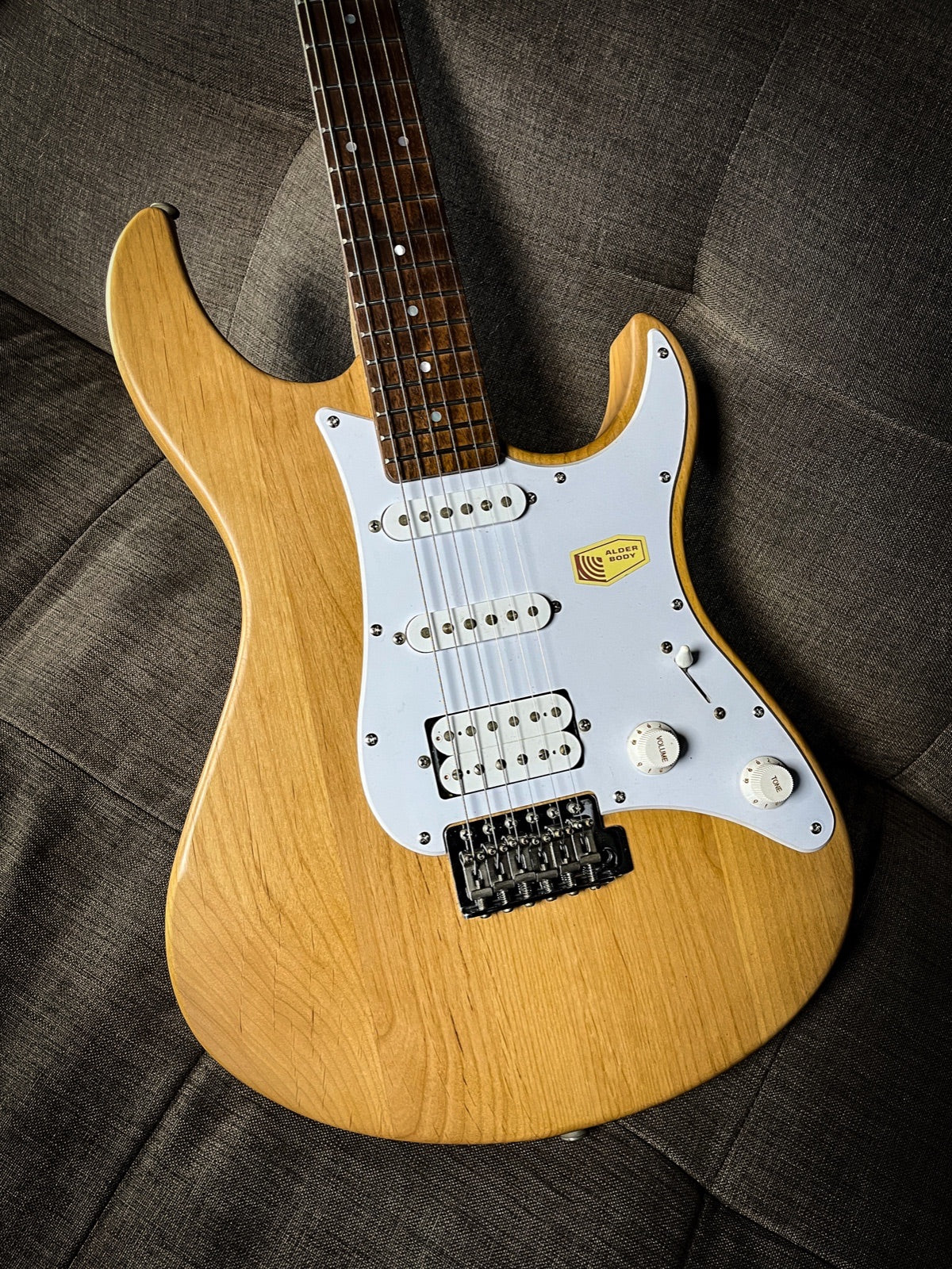 Yamaha Pasifica 112J