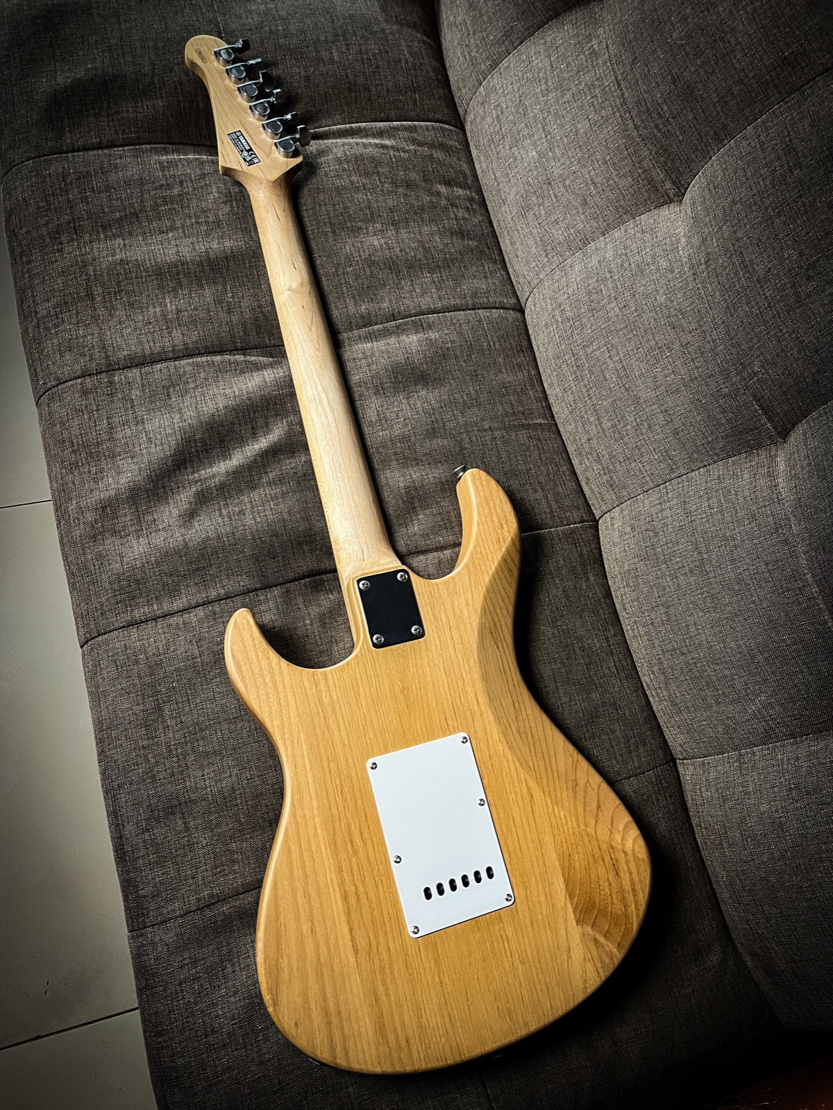 Yamaha Pasifica 112J