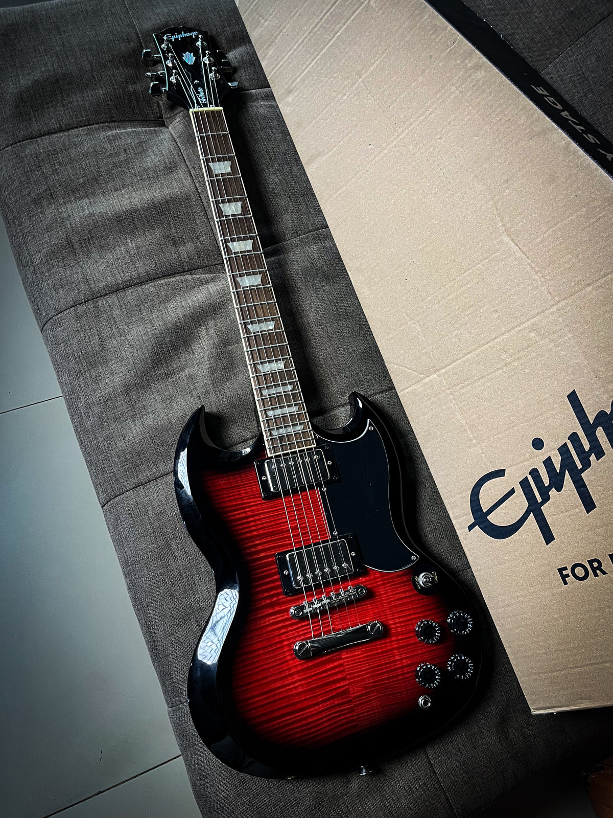 Epiphone SG Tribute Plus