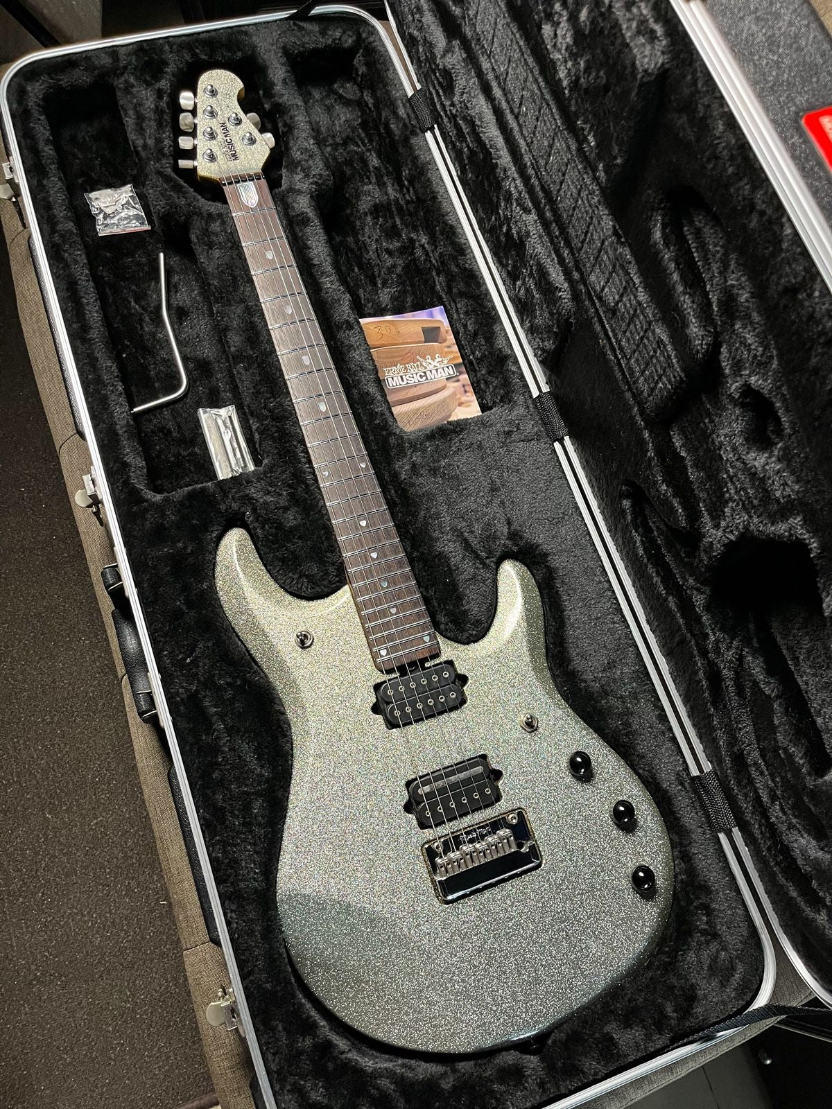 Musicman JP6 Piezo Silver Sparkle limited edition