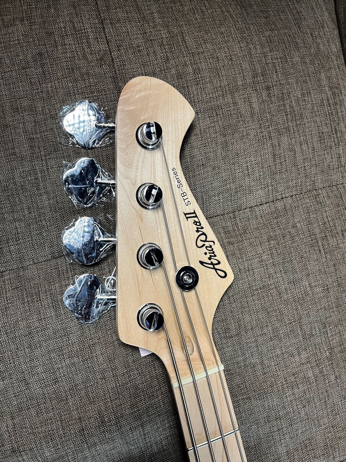 ARIA PRO II STB-PB/M ELECTRIC BASS WH
