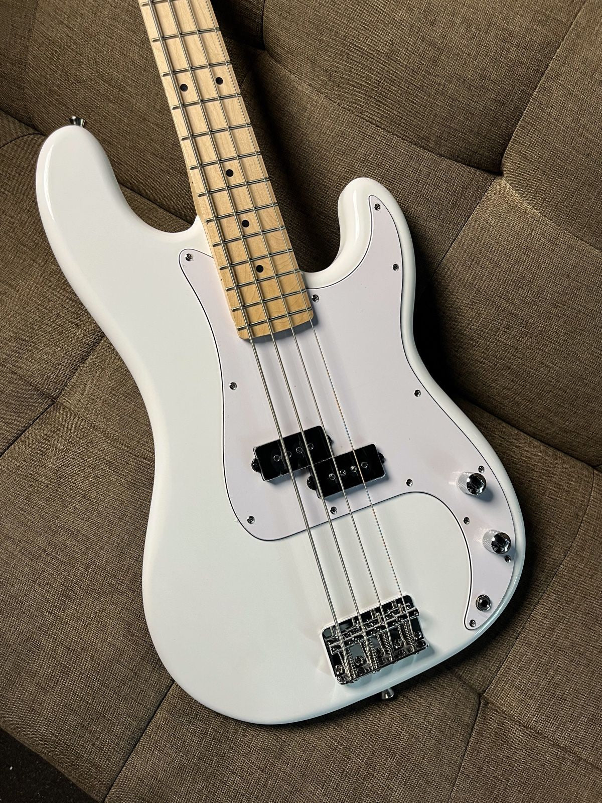 ARIA PRO II STB-PB/M ELECTRIC BASS WH