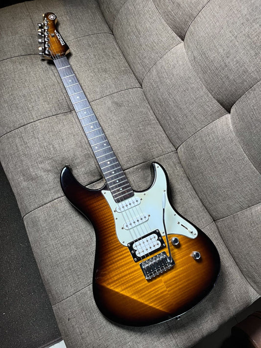 Yamaha pasifica 212 vfm