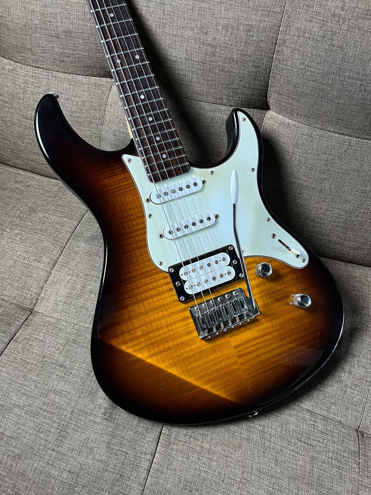 Yamaha pasifica 212 vfm