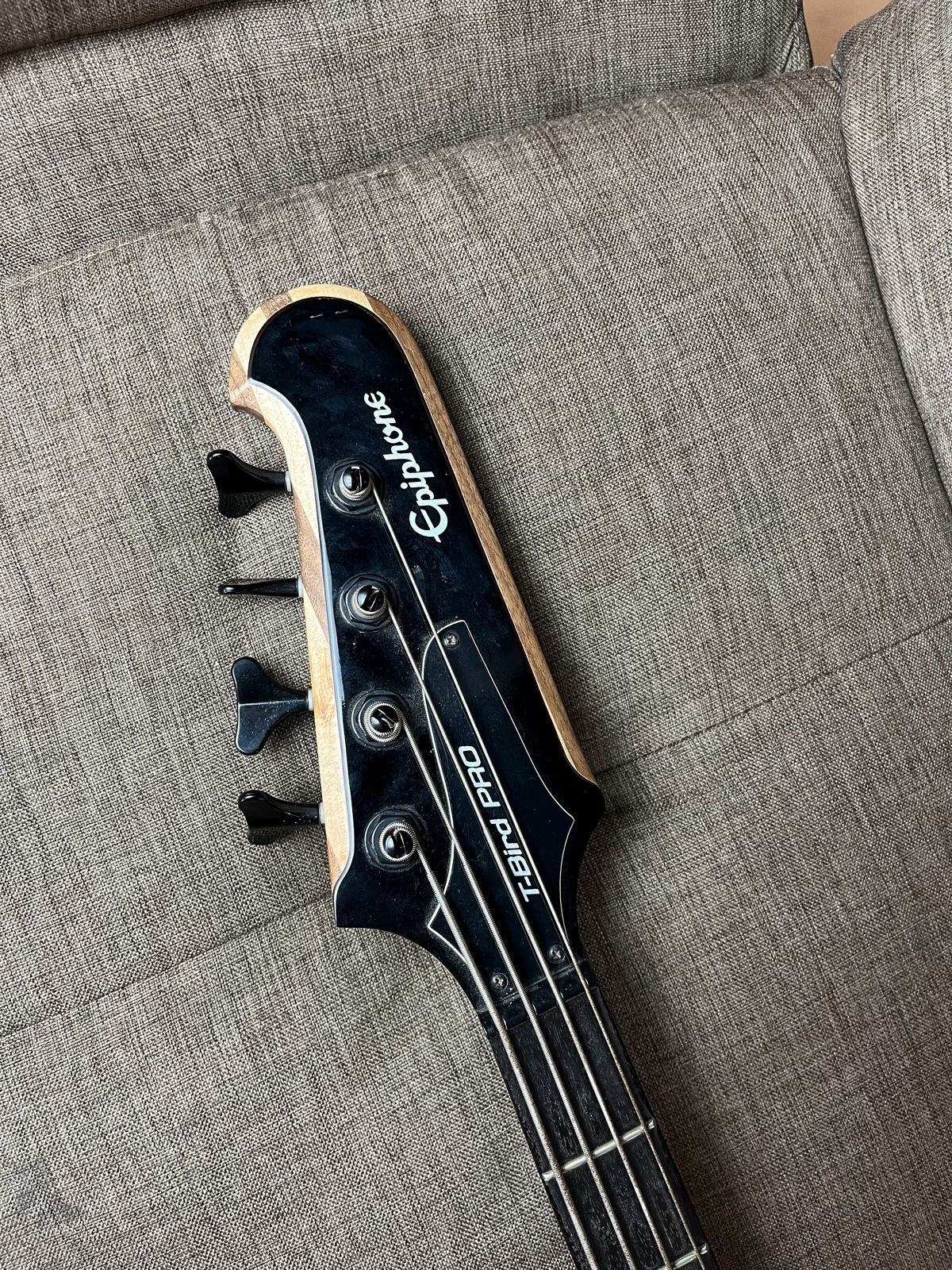 Epiphone Thunderbird Pro IV 9