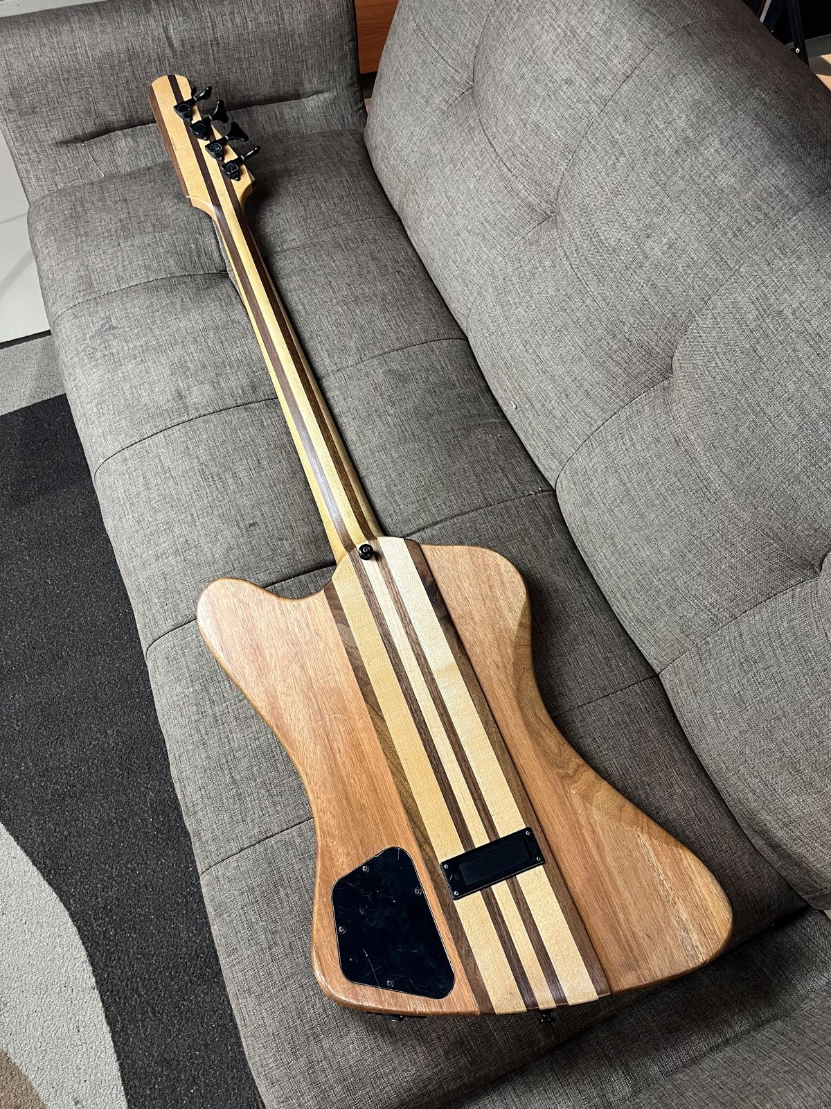 Epiphone Thunderbird Pro IV 9