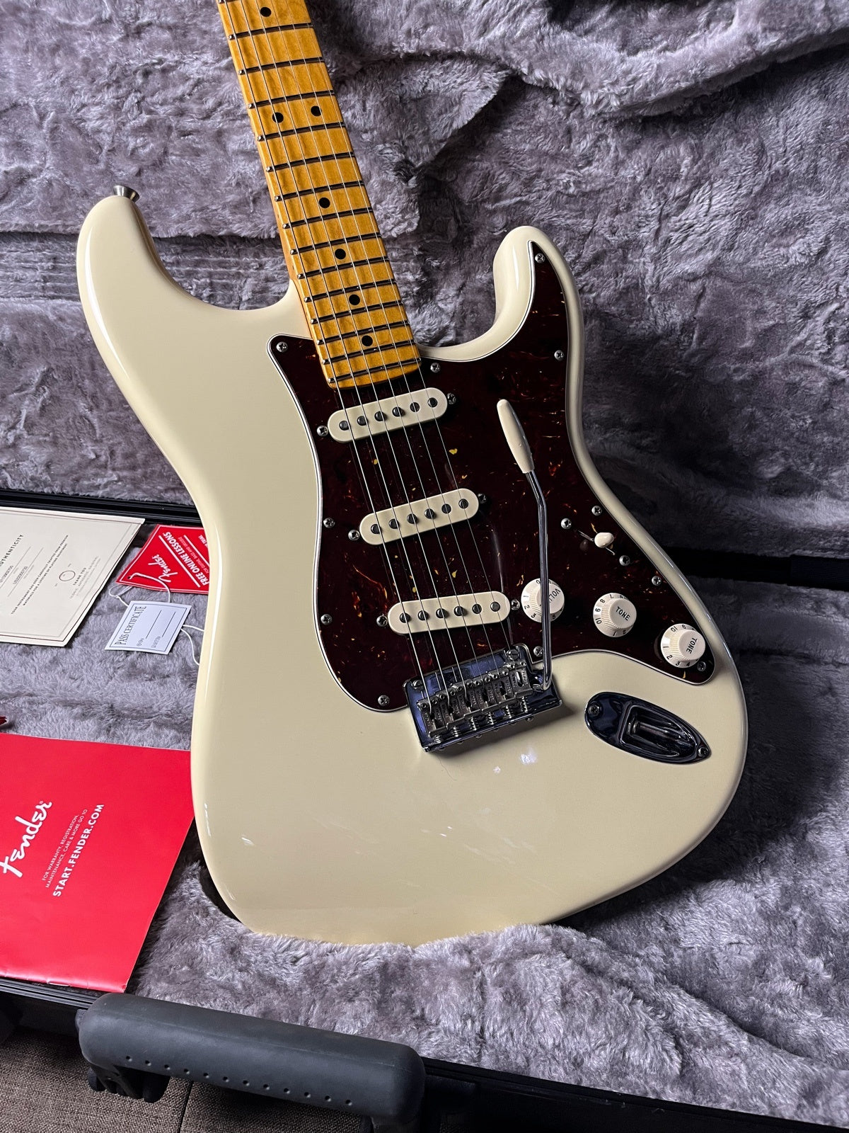 Fender stratocaster american professional II olympic white